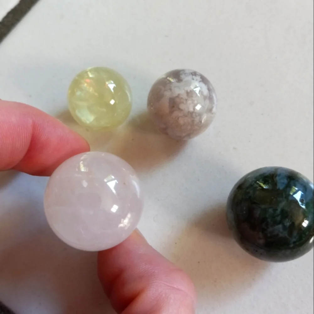 Set Four Small Crystal Spheres!!!! - Picture 4 of 6